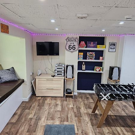 Ground Floor Apartment Up To 6 Guests With Games Chill Out Room Scarborough Bagian luar foto