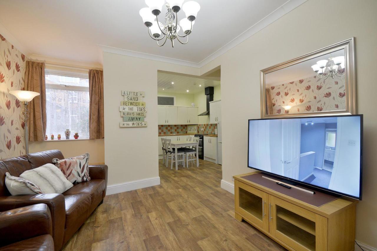 Ground Floor Apartment Up To 6 Guests With Games Chill Out Room Scarborough Bagian luar foto