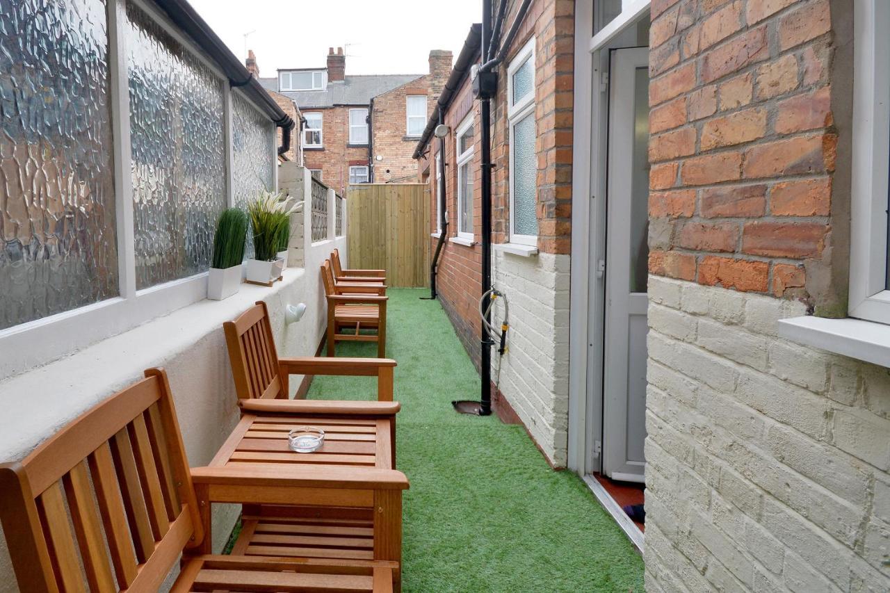 Ground Floor Apartment Up To 6 Guests With Games Chill Out Room Scarborough Bagian luar foto