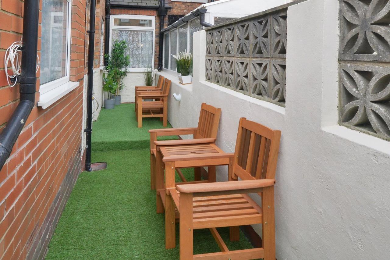 Ground Floor Apartment Up To 6 Guests With Games Chill Out Room Scarborough Bagian luar foto