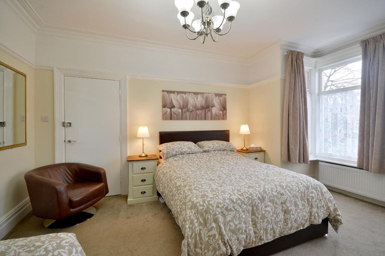 Ground Floor Apartment Up To 6 Guests With Games Chill Out Room Scarborough Bagian luar foto