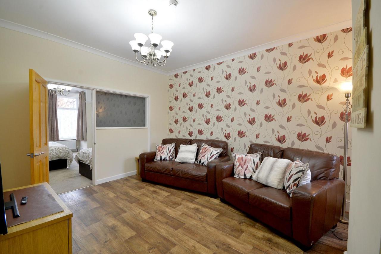 Ground Floor Apartment Up To 6 Guests With Games Chill Out Room Scarborough Bagian luar foto