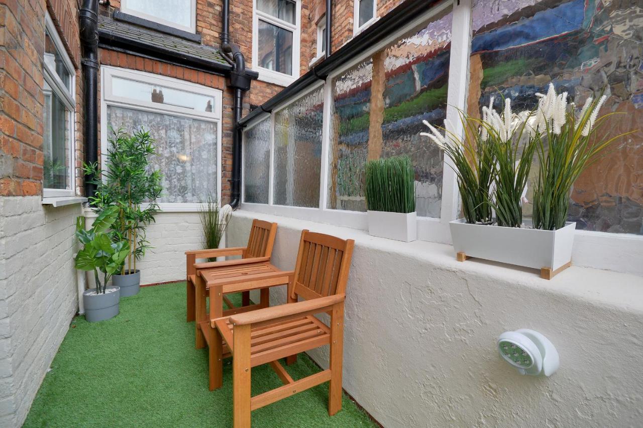 Ground Floor Apartment Up To 6 Guests With Games Chill Out Room Scarborough Bagian luar foto