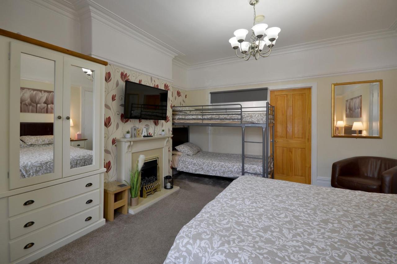 Ground Floor Apartment Up To 6 Guests With Games Chill Out Room Scarborough Bagian luar foto