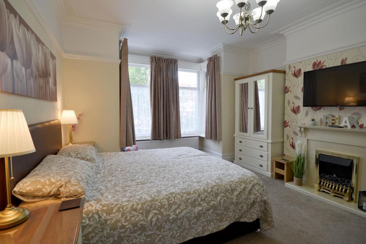 Ground Floor Apartment Up To 6 Guests With Games Chill Out Room Scarborough Bagian luar foto
