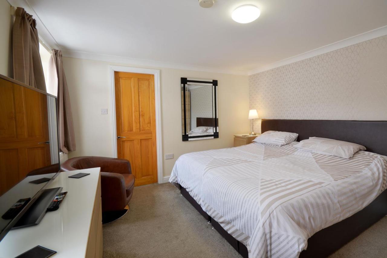 Ground Floor Apartment Up To 6 Guests With Games Chill Out Room Scarborough Bagian luar foto