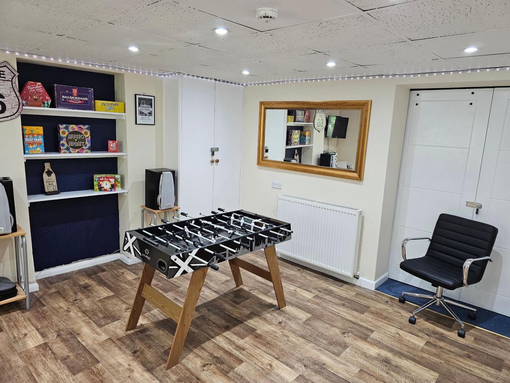 Ground Floor Apartment Up To 6 Guests With Games Chill Out Room Scarborough Bagian luar foto