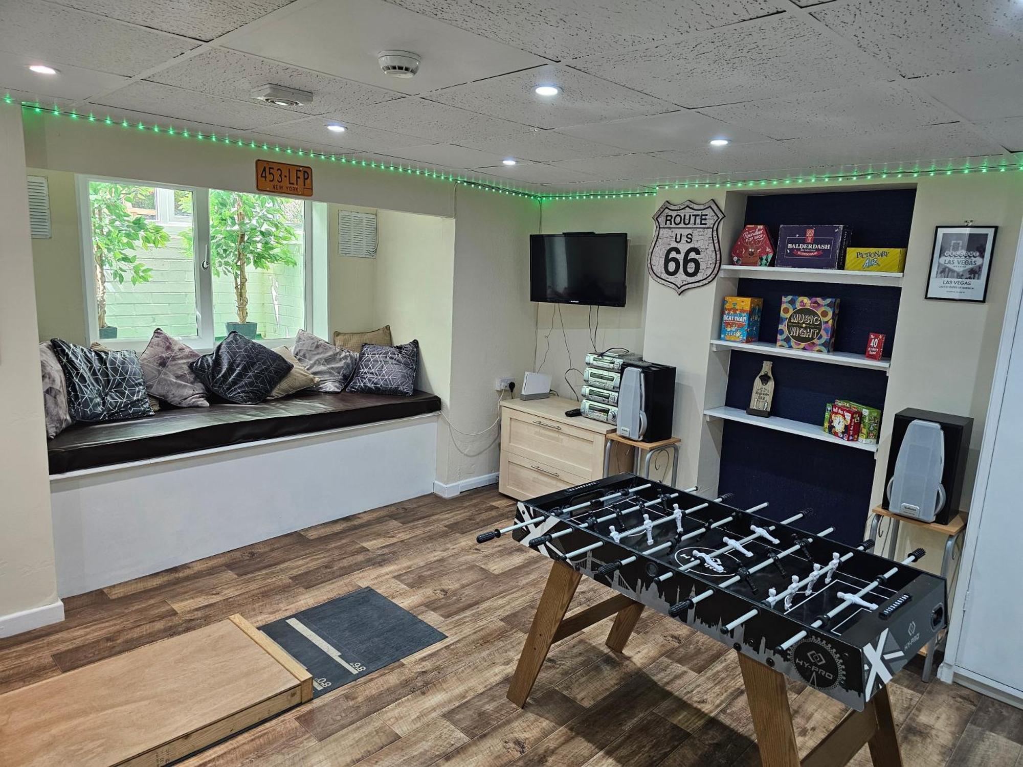 Ground Floor Apartment Up To 6 Guests With Games Chill Out Room Scarborough Bagian luar foto